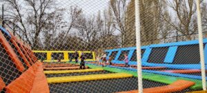 В Запорожье открыли самый большой батут под открытым небом (ФОТО)