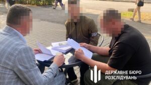 У Запоріжжі посадовця військкомату викрили на незаконному вилученні автомобілів