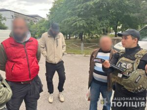 Запорізькі поліцейські затримали п’ятьох осіб за перешкоджання роботі ТЦК