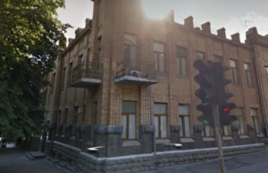 В Запорожье выставили на продажу часть здания бывшей синагоги за 1,5 млн грн. (ФОТО)