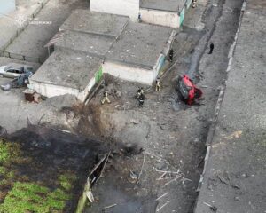 Рятувальники показали вирву з пташиного польоту в Запоріжжі (ФОТО)