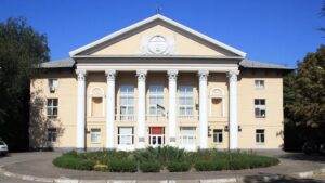 В Запорожье с аукциона продали единый имущественный комплекс: сколько заплатил победитель торгов (ФОТО)