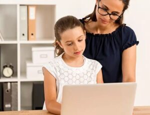 Ноутбук чи планшет: який пристрій вибрати для школяра