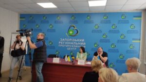 Емоції, маніпуляції, боротьба за посади та гроші: як пройшла “відкрита зустріч” у протипухлинному центрі