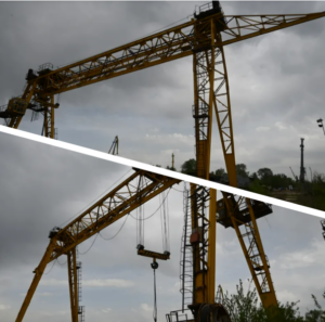 В Запорожье с аукциона продают два подъемных крана, участвовавших в строительстве мостов через р. Днепр (ФОТО)