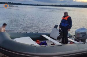 У Запоріжжі надзвичайники врятували з води двох людей