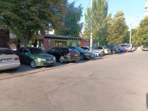 В Запорожье водителей предупреждают о необходимости убрать автомобили с парковки торгового центра (ФОТО)