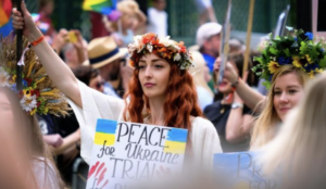 Українські біженці масово їдуть до трьох країн ЄС: як там допомагають
