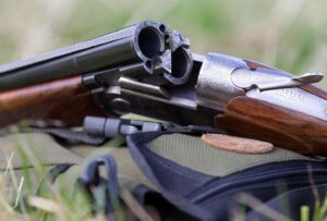 У Бердянську російські загарбники вимагають у місцевих зброю, щоб збивати дрони