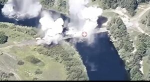 ЗСУ показали знищення паромних переправ через Сейм за допомогою HIMARS (ВІДЕО)