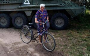 Все більше росіян радо зустрічають українських воїнів у Курській області (ВІДЕО)