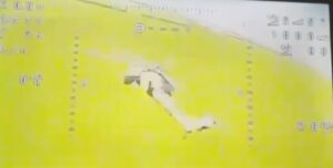 Опубліковано перше відео збиття російського вертольота FPV-дроном