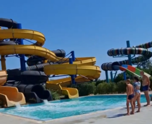 У Бердянську окупанти під кінець сезону відкрили аквапарк