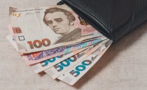 ВПО в Україні попередили про поверенння грошей державі