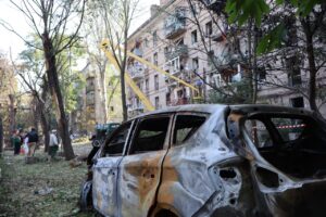 Як виглядають будинки після авіаударів по Запоріжжю (РЕПОРТАЖ)