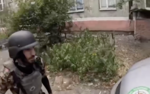 Під час евакуації на Донеччині волонтери зустрілися з російським солдатом (ВІДЕО)