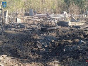 Один з ворожих авіаударів прийшовся по цвинтарю в Запоріжжі (ФОТО)