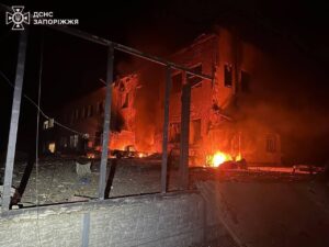 Запоріжжя вночі атакували КАБами: зруйновано будинки, є постраждалі (ВІДЕО, ФОТО)