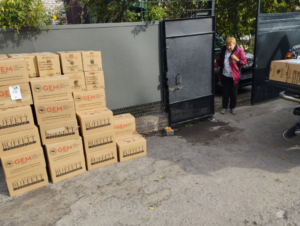 В Запорожье пострадавшие от обстрелов могут получить продуктовые наборы (ФОТО)