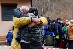 Українці налаштовані рішуче: 63% готові терпіти війну стільки, скільки потрібно