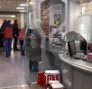 Пошкоджено офіс і спорткомплекс: опубліковано відео після “прильотів” у Запоріжжі