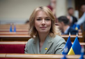 Шанс для детей из кризисных семей: в парламенте презентовали законопроект о наставничестве