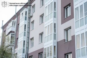 У Запоріжжі на 80% завершено відновлення багатоповерхівки, у яку поцілила С-300 (ФОТО)