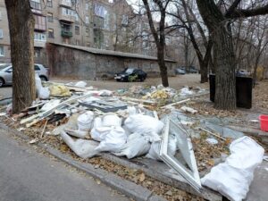 У центрі Запоріжжя виявили стихійне сміттєзвалище (ФОТО)