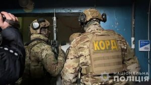 У Запоріжжі чоловік утримував у закритій квартирі й катував жінку (ФОТО)
