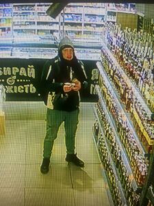 У центрі Запоріжжя сталася крадіжка в одному з магазинів (ВІДЕО)