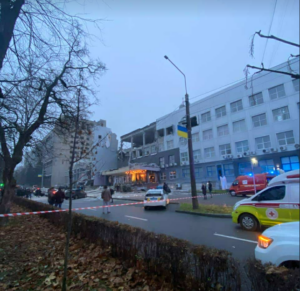 У Запоріжжі зросла кількість постраждалих внаслідок обстрілу міста: зруйновано приватну клініку (ФОТО, ВІДЕО)