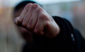 У Запоріжжі водій побив колишнього військового через конфлікт на дорозі
