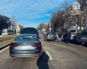 Жителів Запоріжжя попереджають про ускладнення руху через ДТП