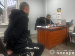 У Запоріжжі чоловік за відмову дати йому гроші, напав на колишнього військового й пограбував