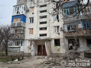 За пів години — 11 ударів КАБами: в поліції розповіли деталі обстрілу Степногірська