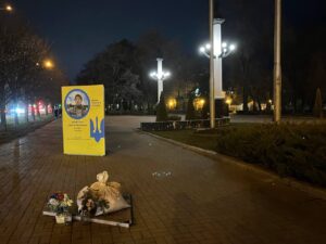 Із “Алеї героїв” у Запоріжжі зникли дві призми пам’яті: що сталося