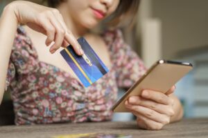 Как перевести денежный перевод на карту: все варианты от ПриватБанка