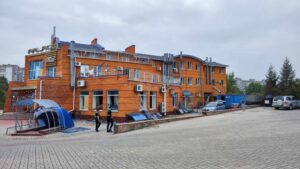 В Запорожье выставили на продажу отель, в который попала российская ракета (ФОТО)