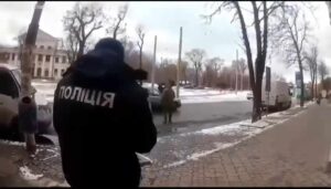 В Днепре, мужчина убегая от ТЦК, попал под колеса авто (ВИДЕО)