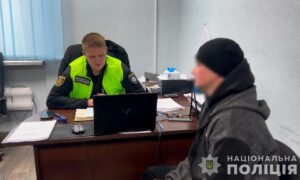 Предлагал продукты с доставкой на дом: в Запорожье мужчина обокрал пенсионеров