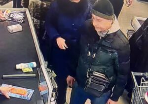 В Запорожье за кражу разыскивают мужчину по ФОТО с камер наблюдения