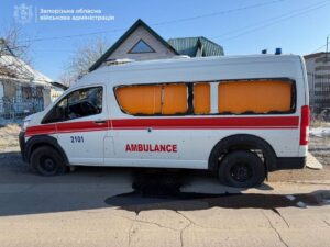 В Гуляйполе из-за обстрелов пострадал автомобиль «скорой»