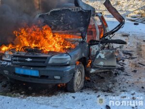 Вражеский FPV-дрон полностью уничтожил авто полиции в Запорожской области