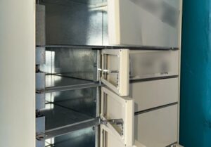 В Запорожье мужчина украл посылку из почтомата в подъезде (ФОТО)