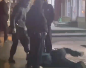 Жестокое нападение в Запорожье: парня залили перцовым газом (ВИДЕО)