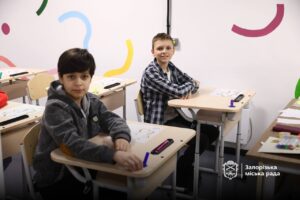 Запорожские школьники возвращаются за парты: безопасное обучение в оборудованном укрытии (ФОТО)