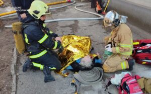 У Запоріжжі під час пожежі надзвичайники врятували жінку