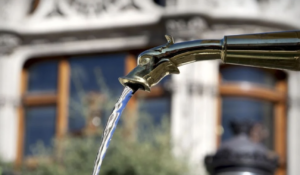 Стоимость воды в Украине: как изменятся тарифы после отопительного сезона