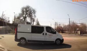 В Запорожье разыскали по ВИДЕО водителя, который нарушил ПДД