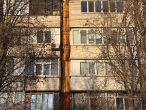 У Запоріжжі трикімнатну квартиру виставили на торги: що відомо про нерухомість (ФОТО)